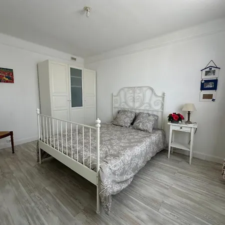 Apartment Le Repaire De - Et Bourg